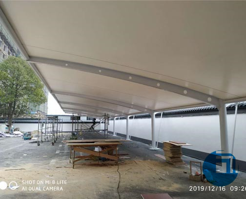 廣州某小區(qū)停車棚